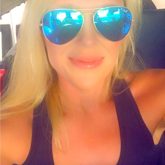 Meet your Posher, Michelle - Picture 1 of 2